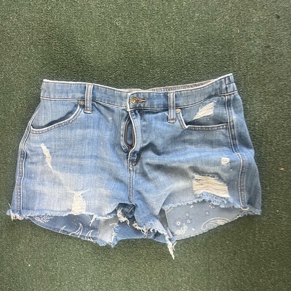 Aerie Women’s Jr Medium Denim Distressed Women Shorts cutoff Shortie pockets - Picture 2 of 11